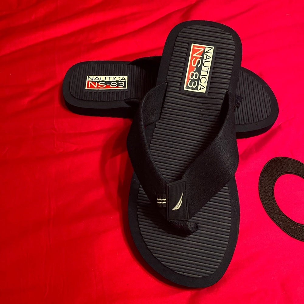 Nautica flip flops